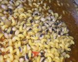 A picture of step 3 of Macaroni and beans porridge.