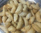 मावा गुझिया (mawa gujiya recipe in Hindi) रेसिपी चरण 4 फोटो