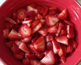 A picture of step 3 of Strawberry Delight Cake.