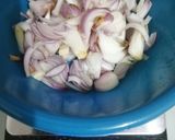 Foto del paso 1 de la receta: Pechuga de pollo en juliana con cebolla caramelizada