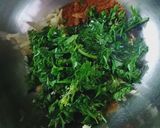 A picture of step 1 of Lasuni paratha.
