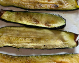 Foto del paso 2 de la receta: Saquitos de calabacín rellenos de langostinos y atún