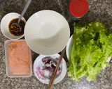 Hình bước làm 1 của món Xà lách trộn đơn giản