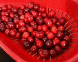 Une image de l'étape 2 de Compote de cerises au thym et citron.
