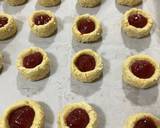 Cara Membuat Strawberry cheese tumbprint cookies 4