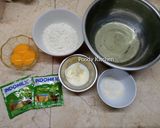 Foto langkah ke 1 dari resep Creamy Matcha Castella Cupcake.