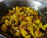 A picture of step 4 of Aloo gobhi.