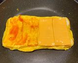 Hình bước làm 3 của món One Pan Egg Toast / sandwich trứng phô mai