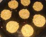 Foto del paso 3 de la receta: Galletitas de avena y banana con pocos ingredientes