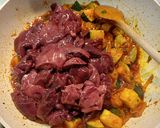 Cukkinis, fűszeres csirkemáj recept fázis 4 fotója