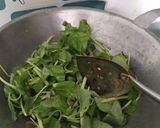 Foto langkah ke 4 dari resep Tumis Bayam Favorit.