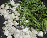 Foto del paso 2 de la receta: Revuelto de claras, espárragos trigueros y bacalao