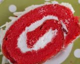 Foto langkah ke 8 dari resep Red Velvet Roll Cake with Cherry.