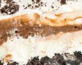 A picture of step 3 of Ice cream Toffee cake.