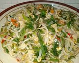 Foto langkah ke 4 dari resep Tumis Tauge dan Daun Kencur.