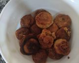 A picture of step 3 of Dahi phulki.