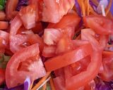 Foto del paso 1 de la receta: 🍅 Ensalada bien colorida 🥕