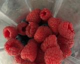 A picture of step 1 of Berry maca smoothie.