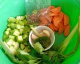 Foto langkah ke 1 dari resep Sup ayam sayur.