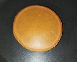 Foto langkah ke 4 dari resep Dorayaki Gula Aren (isi pasta kacang hijau).