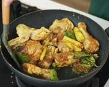 Foto langkah ke 4 dari resep Ayam Kemangi Pedas Khas Sunda Devina Hermawan.