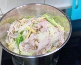 白菜肉片菇菇燉菜的食譜步驟4照片