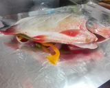 Foto del paso 10 de la receta: Cachamas en sus jugos con verduras y naranja acompañada de ceviche de mango en canastilla de plátano