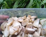 Foto langkah ke 1 dari resep Tumis kangkung Jamur.