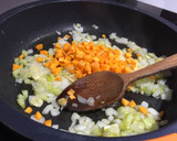 Foto del paso 2 de la receta: Canelones de calabacín rellenos de ternera y verduritas