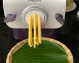 Hình bước làm 1 của món Khoai mì hấp, cán sợi, nước cốt dừa