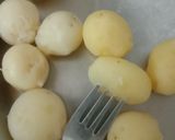 A picture of step 3 of Dum Aloo.