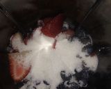 Foto del paso 3 de la receta: Licuado de fruta con vodka🍓