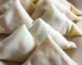 Foto langkah ke 4 dari resep Double Cheese Samosa.