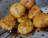 Foto langkah ke 5 dari resep Perkedel kentang kornet.