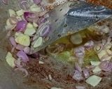 Foto langkah ke 2 dari resep Tumis Buncis Ayam Cacah ala Subi 🥰.