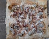Foto del paso 7 de la receta: Coca de alcachofas, aceitunas y queso feta