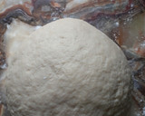 Foto del paso 3 de la receta: Pan "ovillo de lana" relleno con membrillo, pasas de uva y maní💜