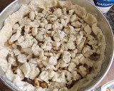 Foto del paso 3 de la receta: Tarta invernal de manzana con avellanas y nueces