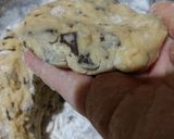 Foto del paso 6 de la receta: Galletas con chips en 15 minutos (10 unidades)
