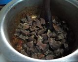A picture of step 4 of Chicken Gizzards in garlic sauce.