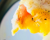 Foto del paso 4 de la receta: Tosta Luilli con huevo de codorniz 🍳 🍅 🍻