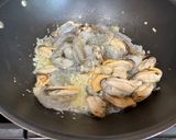 A picture of step 2 of Mussels and Shrimp Tomato Pasta.