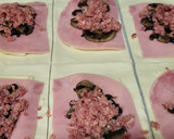 Foto del paso 3 de la receta: Cañas de hojaldre con champiñones, jamón york, queso y virutas de jamón serrano