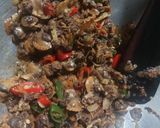 Foto langkah ke 4 dari resep Tumis pedas kerang dara.
