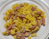 Foto del paso 3 de la receta: Huevo revuelto con mostaza y salchicha