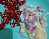 Foto langkah ke 2 dari resep Orak Arik Kentang Ayam Fillet.