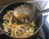 รูปขั้นตอนการทำที่ 3 ของ หน่อไม้ผัดไข่ใส่หมูสับ