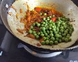A picture of step 3 of Mushroom Matar.