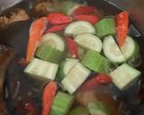 Foto langkah ke 3 dari resep Sayur Asem Timun Kol.