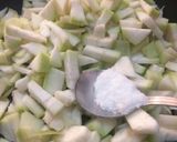 A picture of step 3 of Lauki ki sabzi.